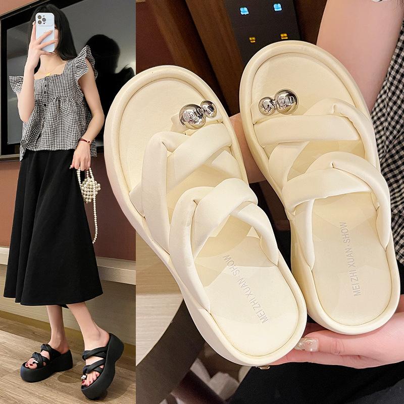 Xiaoxiangfeng Thick-soled Heightening Set of Toe Slippers for Women's Summer Wear Ins2025 New Internet Celebrity Super Fire Design Sandals