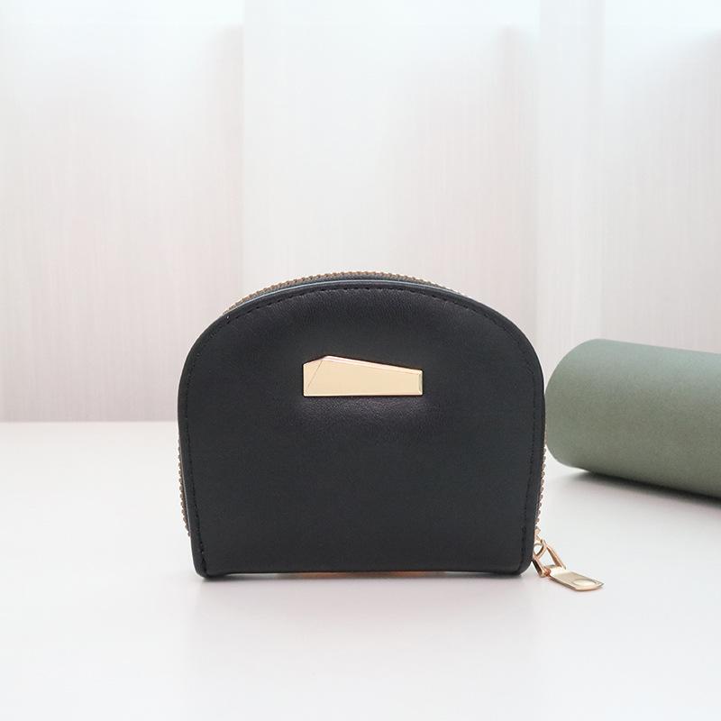 The new card bag is a simple clutch bag, a shell-shaped small change bag, and a women's mini storage card bag.