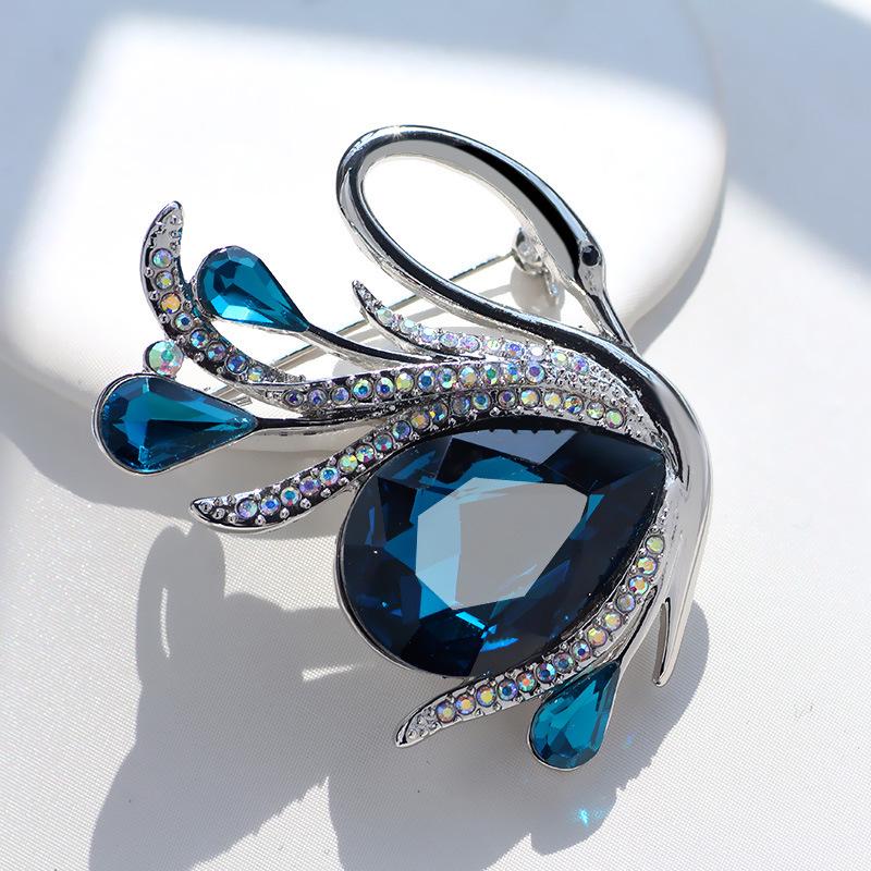 Retro Schwan Brosche: Vielseitige Damenmode-Anstecknadel für Pullover und Strickjacken