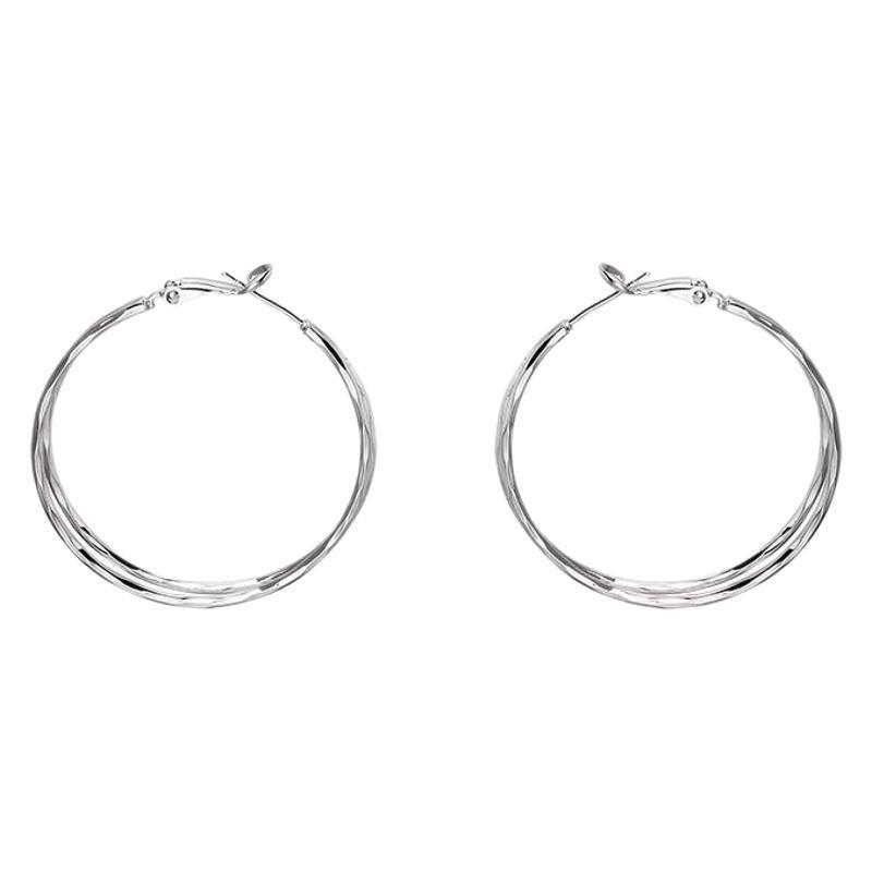 Europäische/Amerikanische Doppellagige Versetzte Kreis-Ohrringe: Trendiger, kalter Stil, hochwertiges Doppelring-Design.