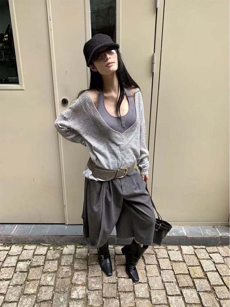 Women's Deep V-Neck Knit Halterneck Sweater - Autumn 2025 Style (ZD8143)