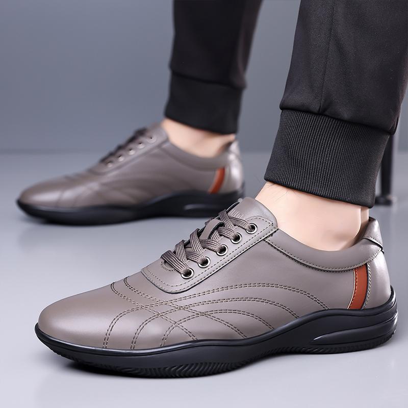 Summer New Men Fashionable Lightweight Casual Soft Soled Leather Shoes Brand Outdoor Men Hollow Breathable Lace Up Sports Shoes