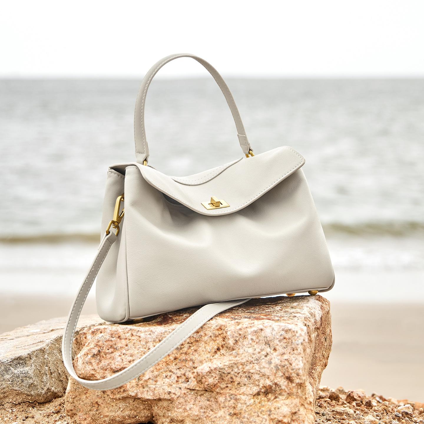 

2025 Осень Зима Новая Мода Легкая Ретро Сумка Универсальная Сумка для Поездок Большой Вместимости Одноплечевая Сумка Кроссбоди для Женщин Wide25.5CM*Thick11CM*High бежевый