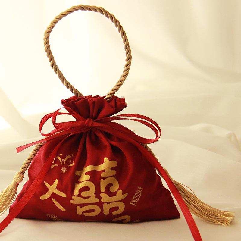 Geschenktüte für Hochzeitssüßigkeiten aus Seidenstoff mit Kordelzug