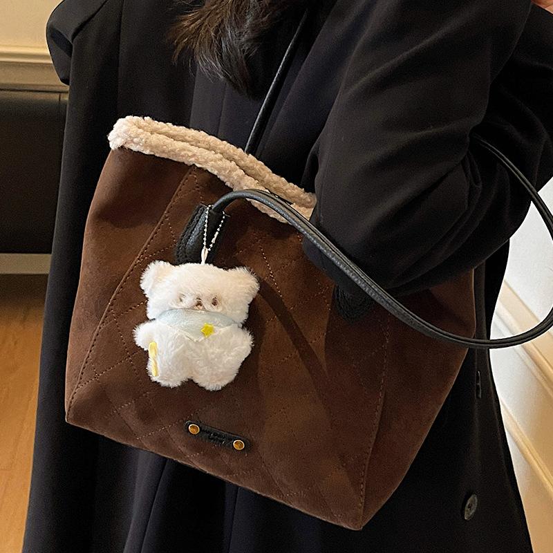 Large Capacity Fashion Commuter Special Bag Women's 2025 New Autumn Shoulder Bag Daily Hand Bag Fashionable Armpit Bag