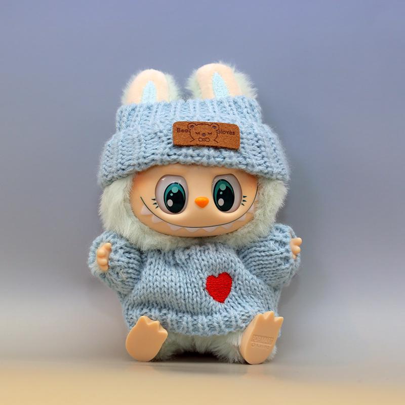 

Набір одягу для ляльки-підвіски Лабубу: Светр з вишивкою серця Sit Sit Party 1-го та 2-го поколінь