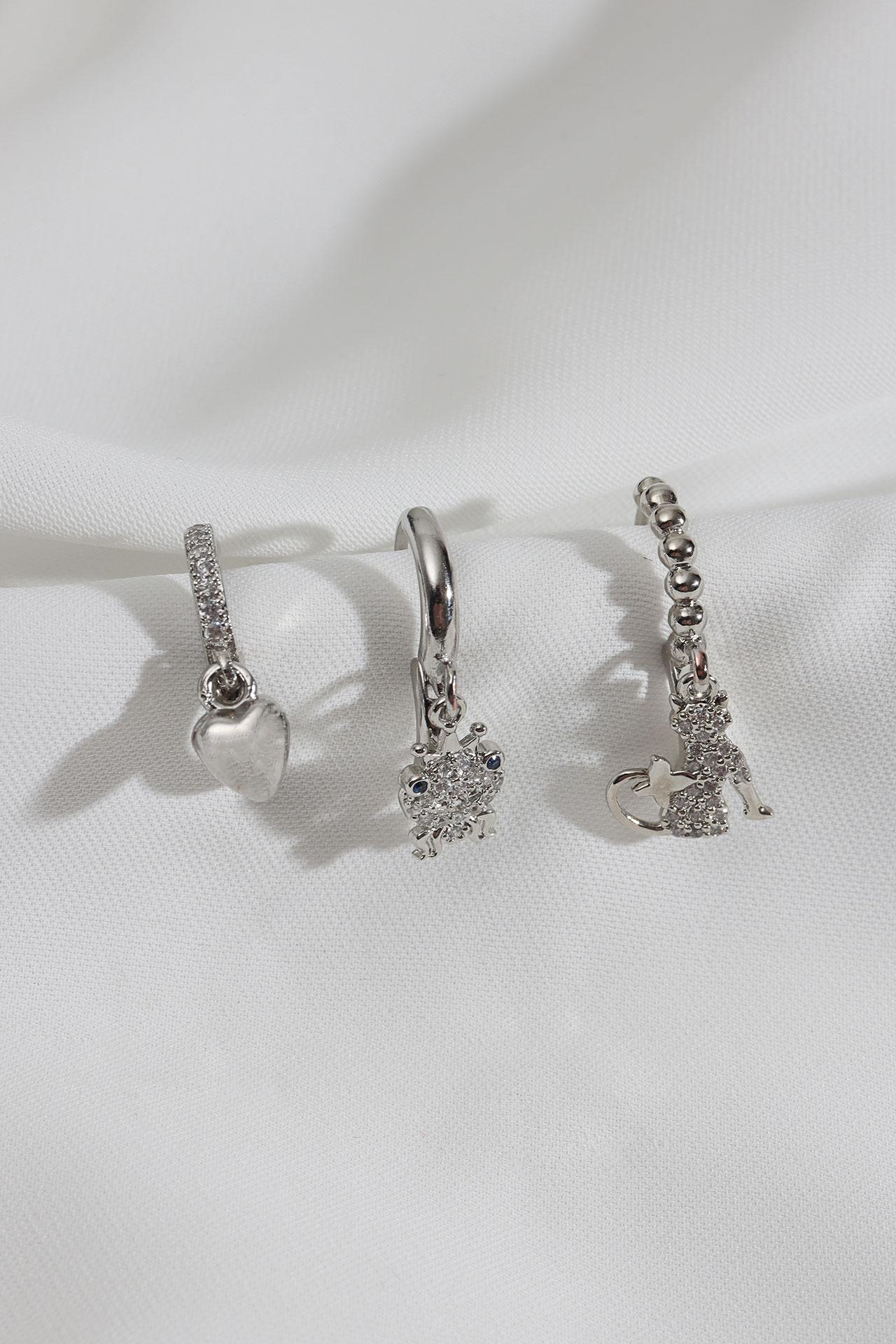 

Серьги из трех частей серебряного цвета с фигуркой лягушки