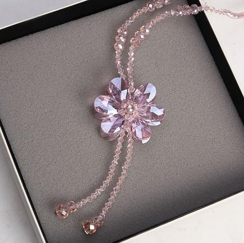 Geometrisk anhengskjede med store og små firkanter