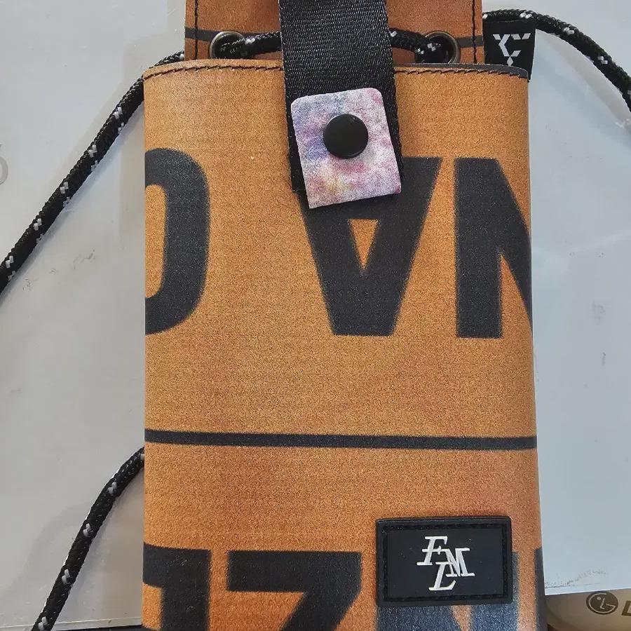 

Seventeen Fml Workshop Bonus Pocket Phone Case