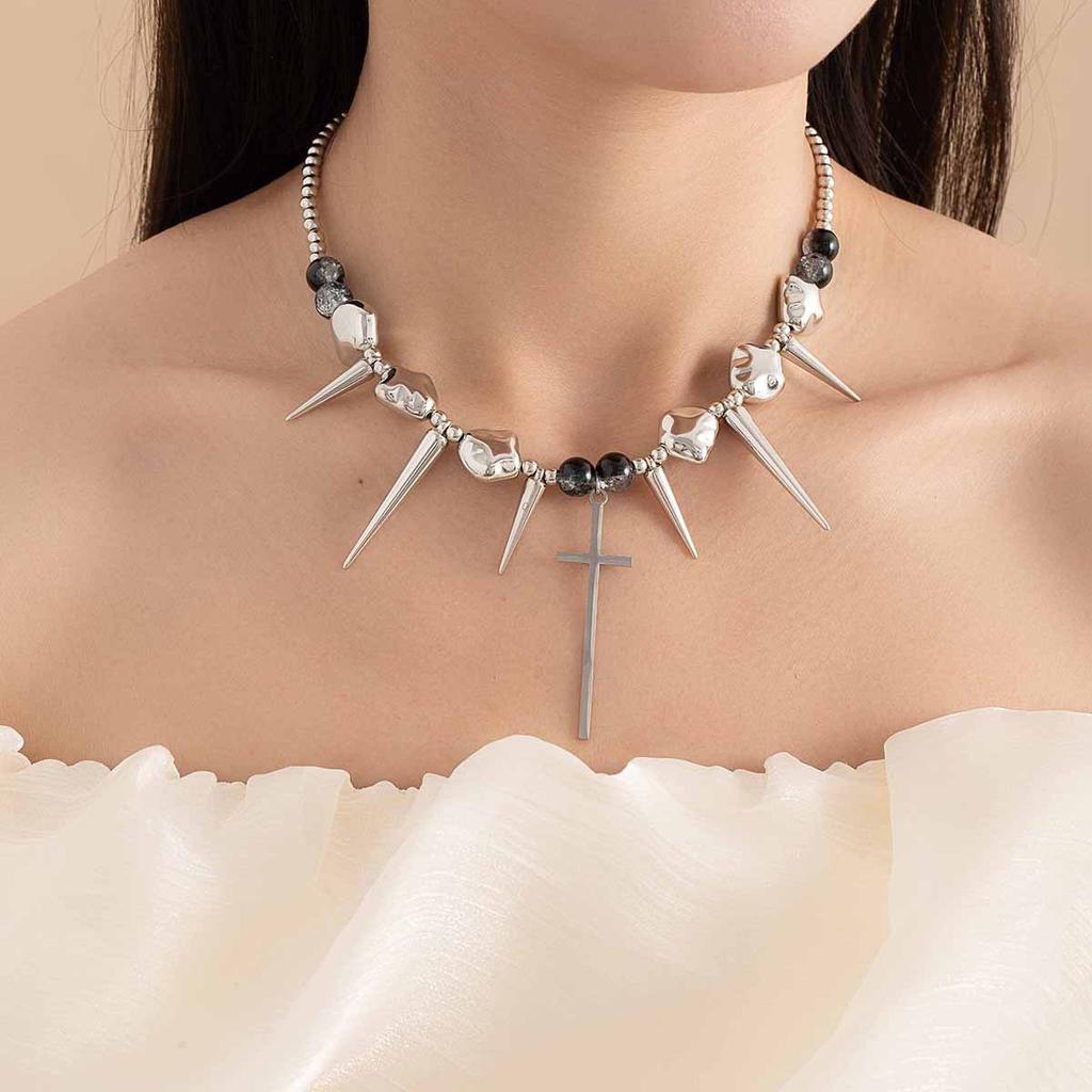 Trend Dark Exaggerated Rivets Irregular Collarbone Chain Y2K Hip Hop Cross Collar High-End Personality Necklace