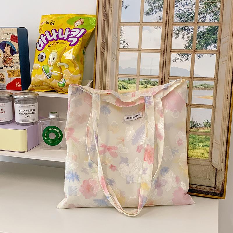 

Small fresh floral large-capacity class commuter cloth bag new niche handbag shoulder bag белый