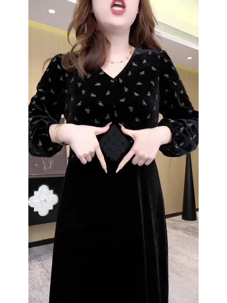 Elegantes Samtkleid in Übergröße - Herbst/Winter, Hochelastisch, Bedruckt, Locker, Schlankmachend, Reifer Stil für Damen.