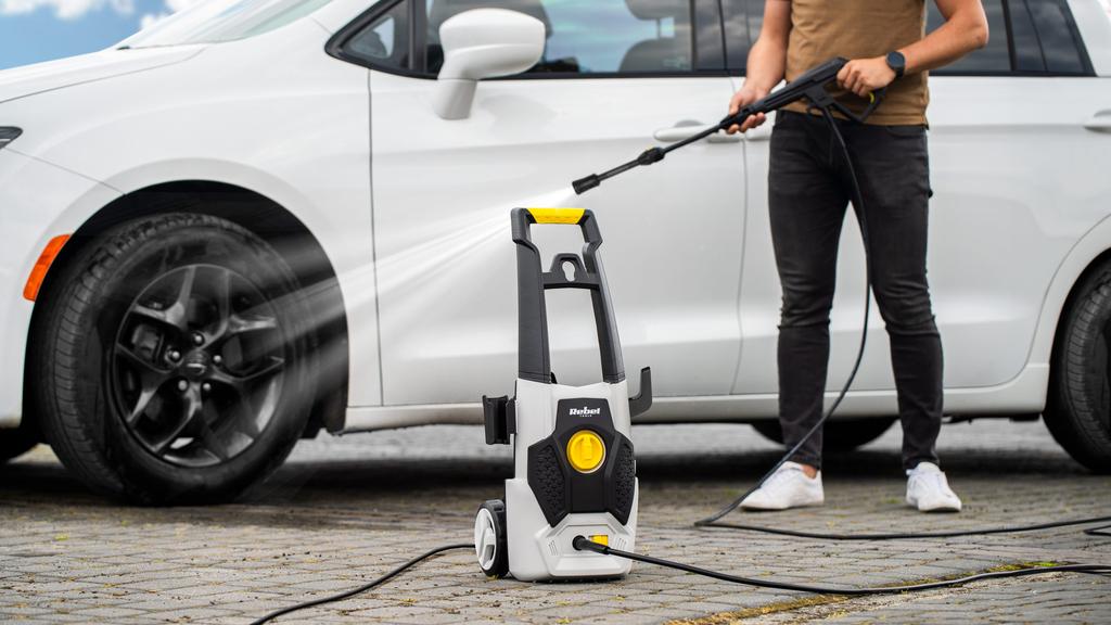 Rebel LT303 1200W pressure washer with 2 nozzles