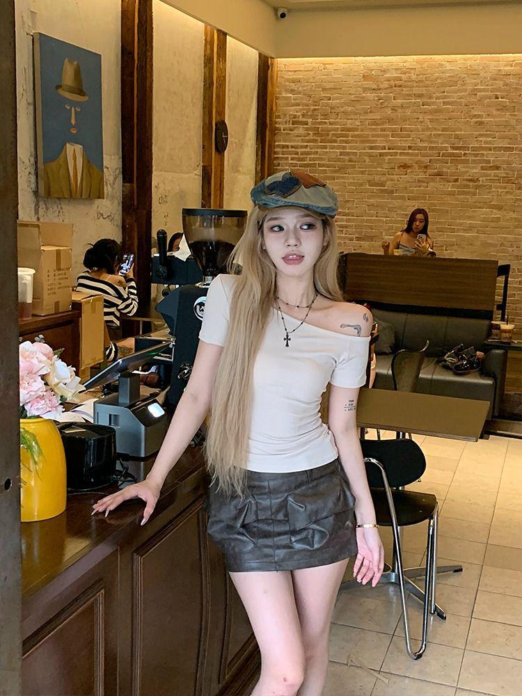 Spring 2025 Off-Shoulder Slim Fit Women's T-Shirt - Solid Color, Short-Sleeve Pullover