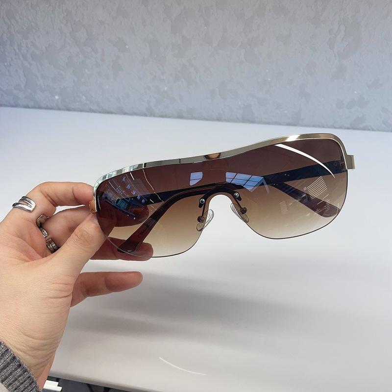 

Day and night dual-use sunglasses for mountain climbing and cycling, windproof sports sunglasses, high-end sun protection cycling goggles for women Gold frame with gradient