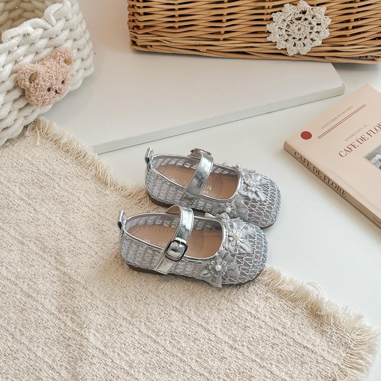

Girls Soft Sole Breathable Hollow Out Anti-Slip Sandals for Summer Spring Princess Shoes for Toddler size 21 серебряный