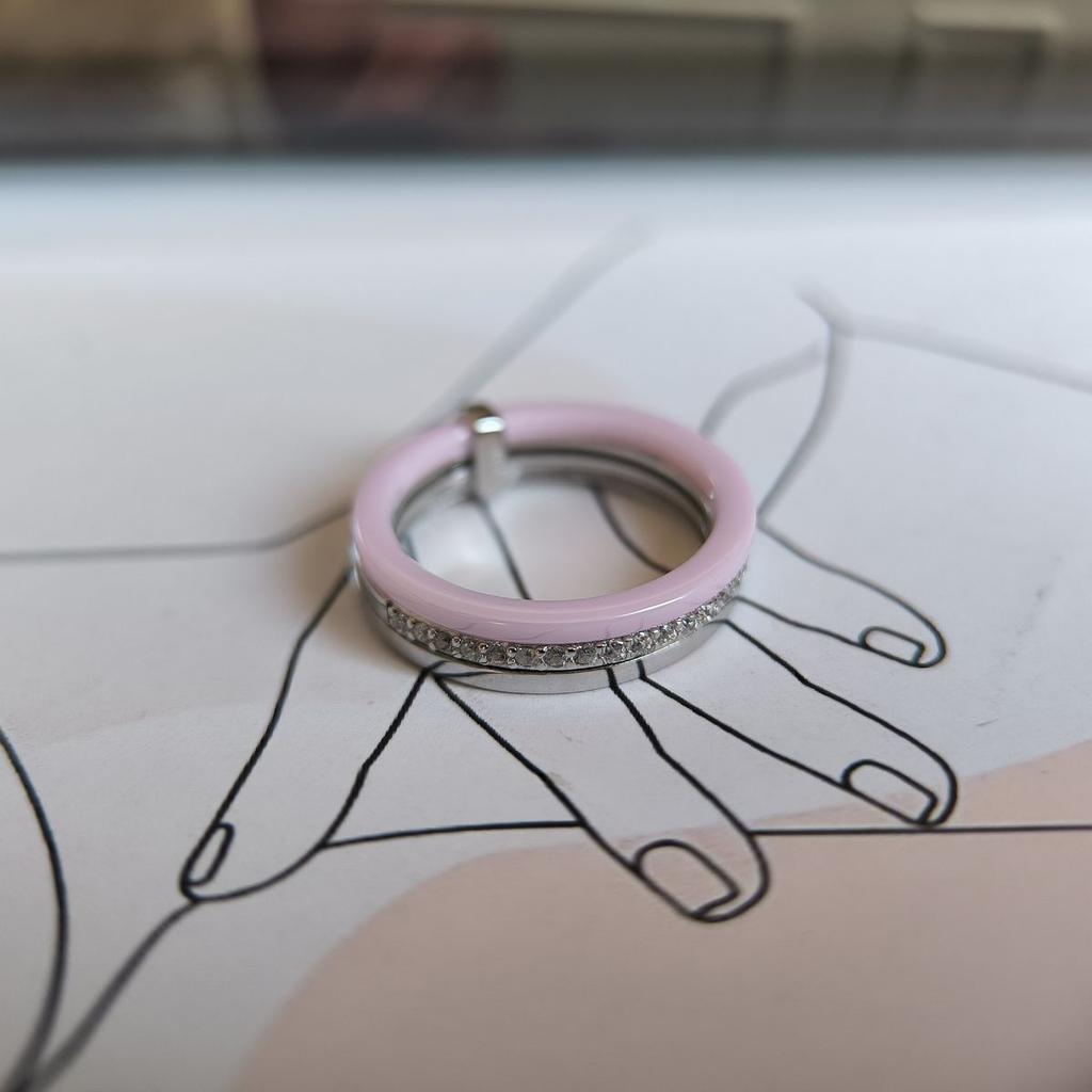 Srebrny pierścionek z ceramiką, waga produktu 4,12 g (60002342)