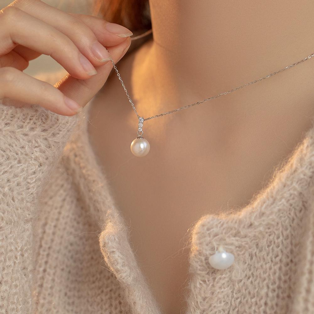 

Shunyuan French Retro 925 Sterling Silver Necklace with Imitation Pearl Clavicle Chain 925 Silver