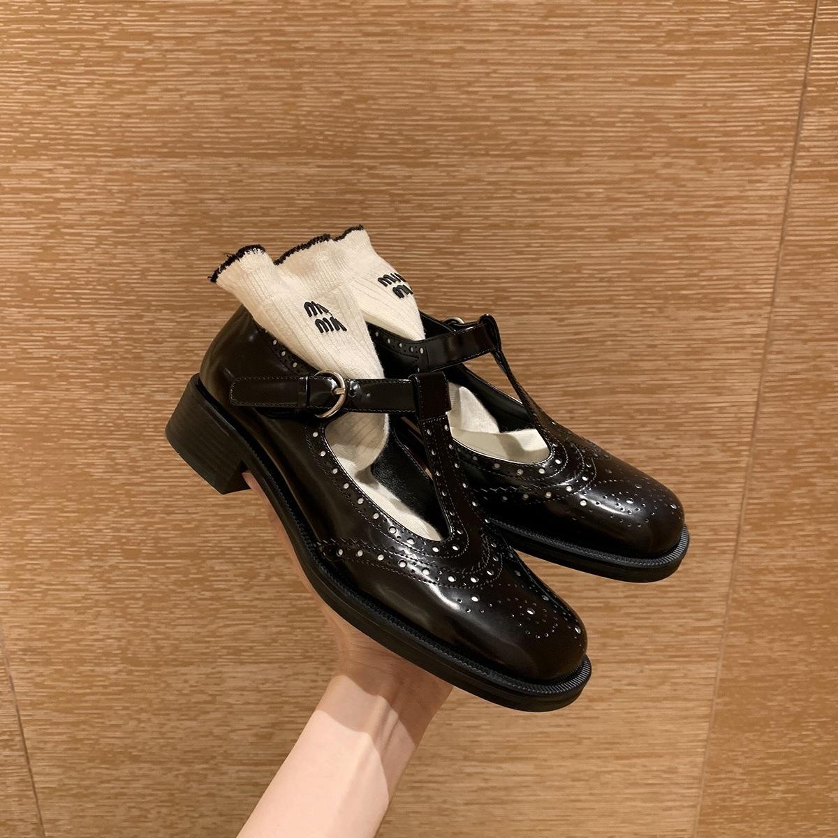 

Grape mother studiolee Yale girl~ Brock гравированный T-образный ремешок британский стиль Мэри Джейн маленькие кожаные туфли женские 34 чёрный