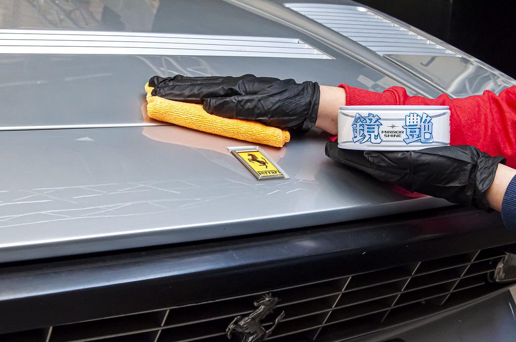 SOFT99 Mirror Shine Solid Wax for Protects and Polishes Automotive Includes Microfiber Cloth Light-Colored Cars, Paint, (Product Code 00373)