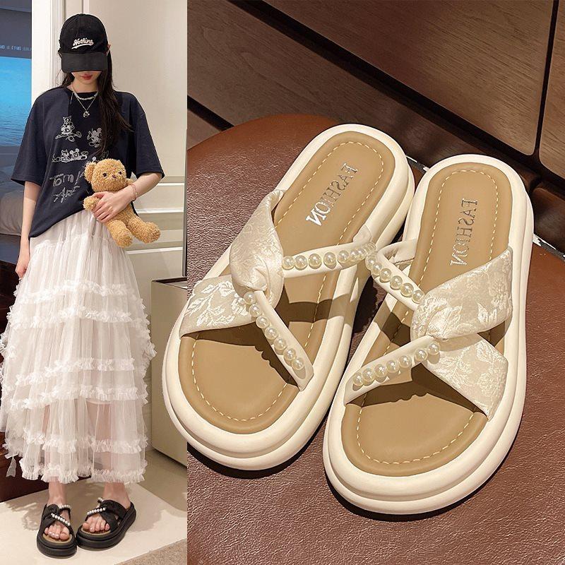 New Exquisite Women's Casual Slippers Summer Pearl French Cool Slippers Wear Thick Bottom Fairy Height Increasing Beach Slippers