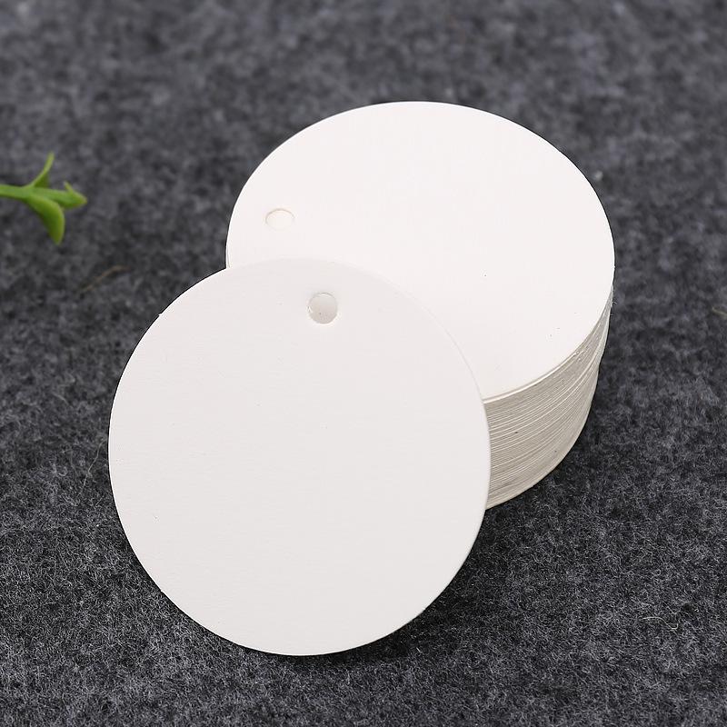 Pack of 100 Round Blank Kraft Tags with 20m Hemp Rope for Hanging, Baking, and Gift Packaging.