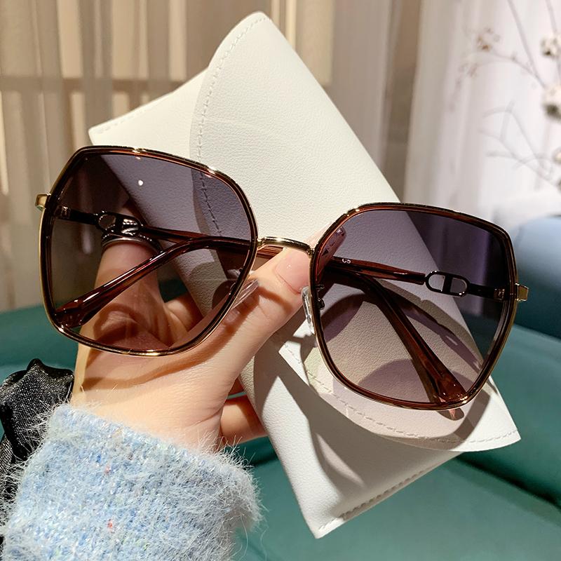 New Fashion Sunglasses Women UV400 Gradient Lens Sun Glasses Oversized Retro Square Luxury Brand Oculus