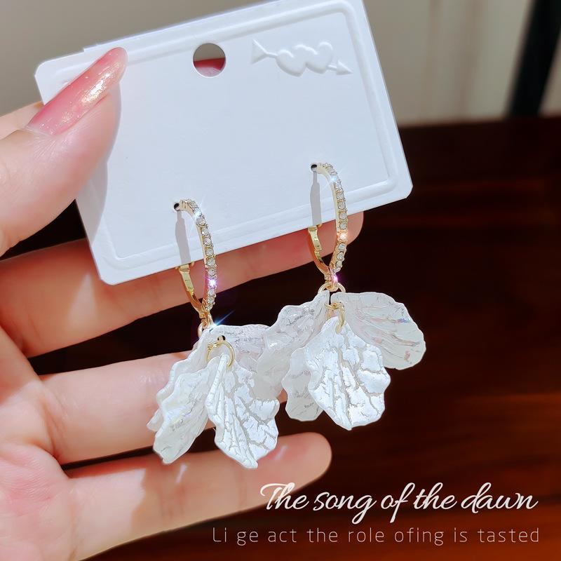 Kvinners øredobber Europeiske og amerikanske nye blomsteranheng øredobber Enkle mote pastorale øredobber Kvinnelige smykker