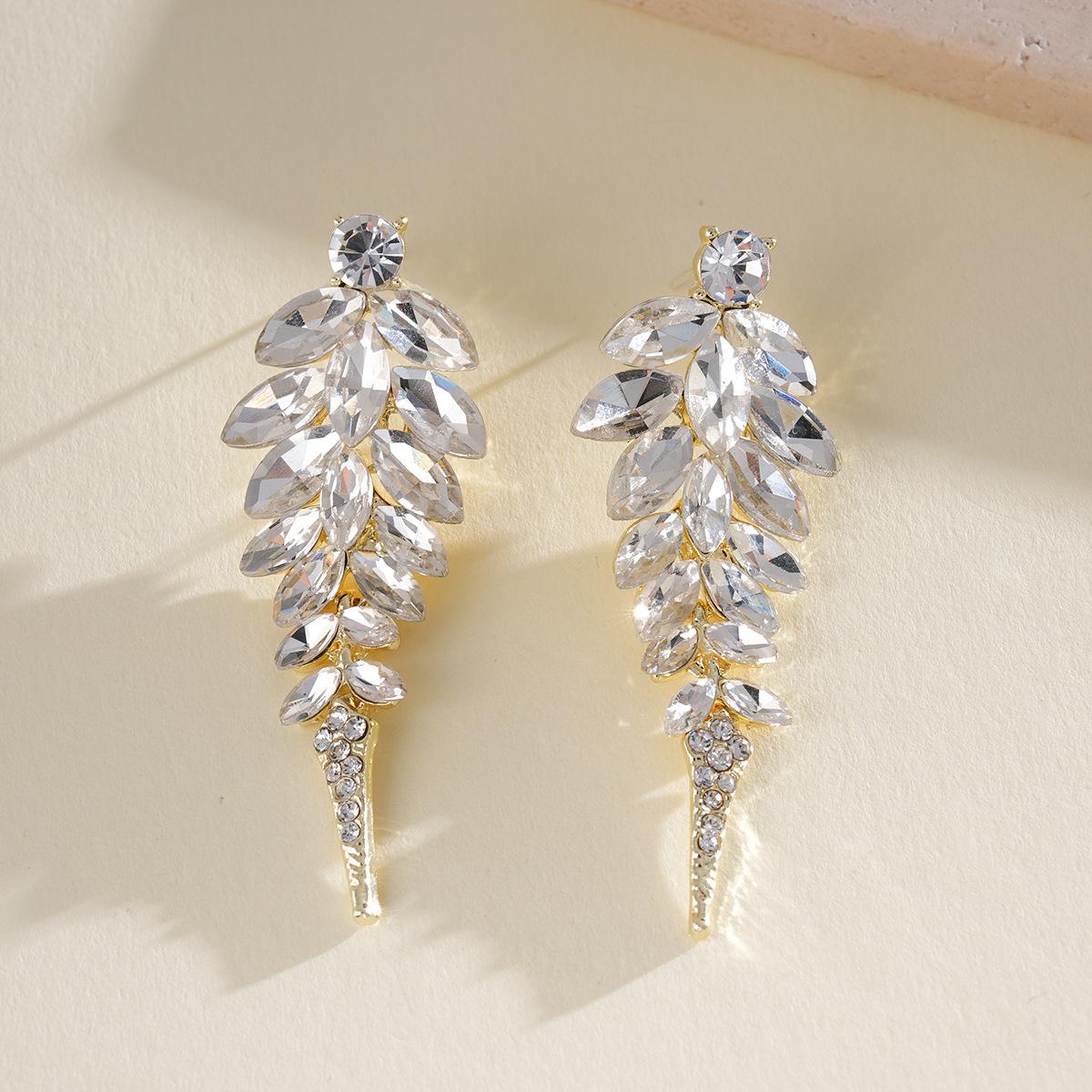 

DIGADAGU Alloy Rhinestone Leaves Dangle Earrings New Simple Luxury Earrings Women Party Zircon Accessories белый