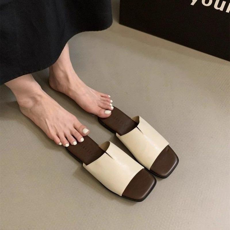 35-45 taglia grande versione coreana di infradito a fascia singola, nuove pantofole fresche a fondo piatto francesi e mezze pantofole per donna nell'estate 2025