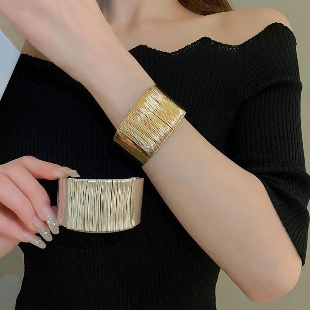 Metal Zinc Zinc Alloy Zinc Zinc Alloy Wide Opening Bangle Hollow-out Retro Hand Ring Party Decoration