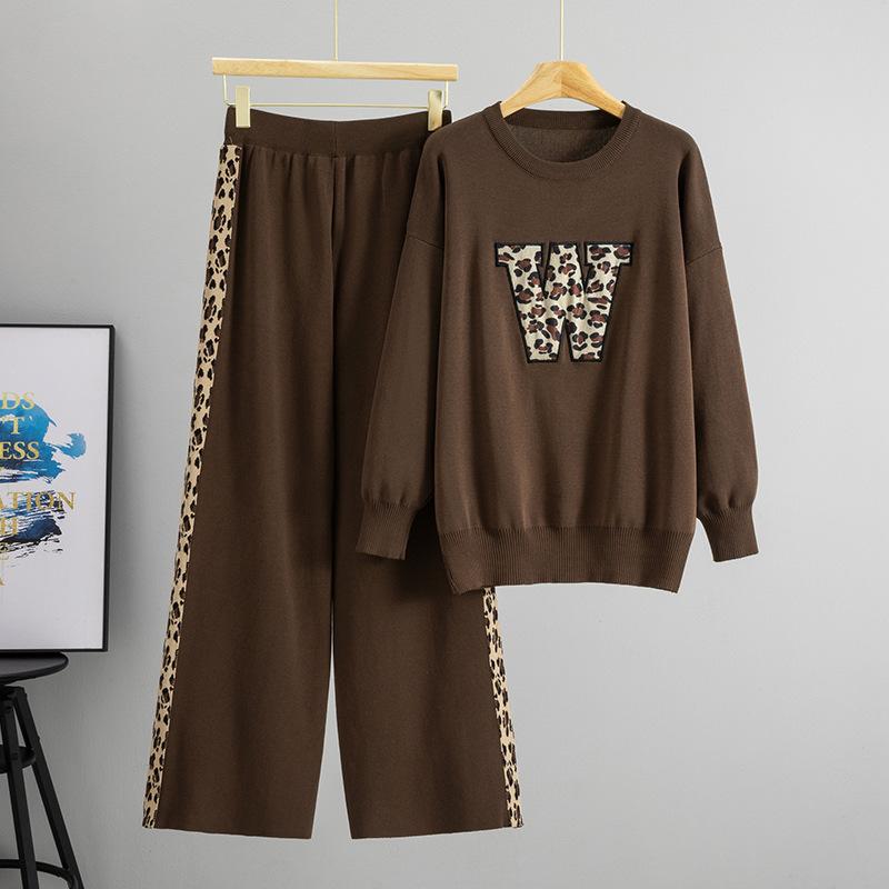 

Комплект из двух предметов: высококачественный, повседневный и модный вязаный топ с круглым вырезом и брюки широкого кроя для осени и зимы one size кофейный