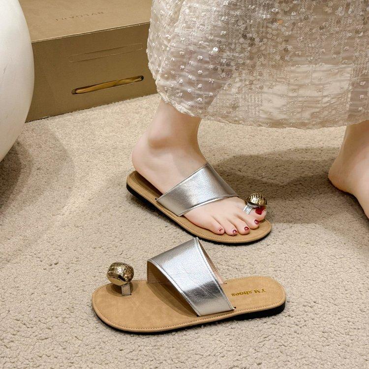 Korean fashion metal buckle cover toe slippers women's summer wear New Year's new flat-bottomed comfortable one-word with cool slippers