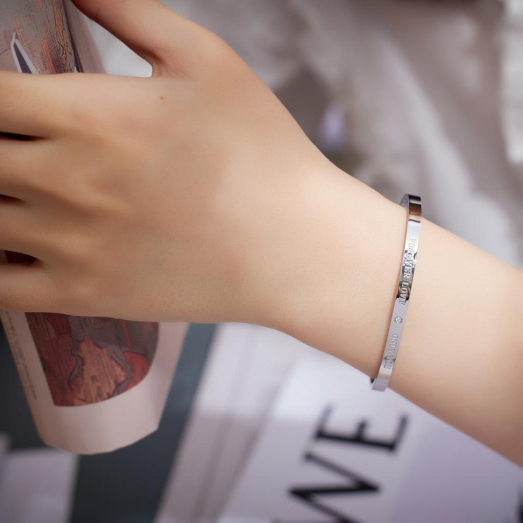 Plating 18K Gold High -grade Hand -ring English Letter Open Titanium Steel Bracelet