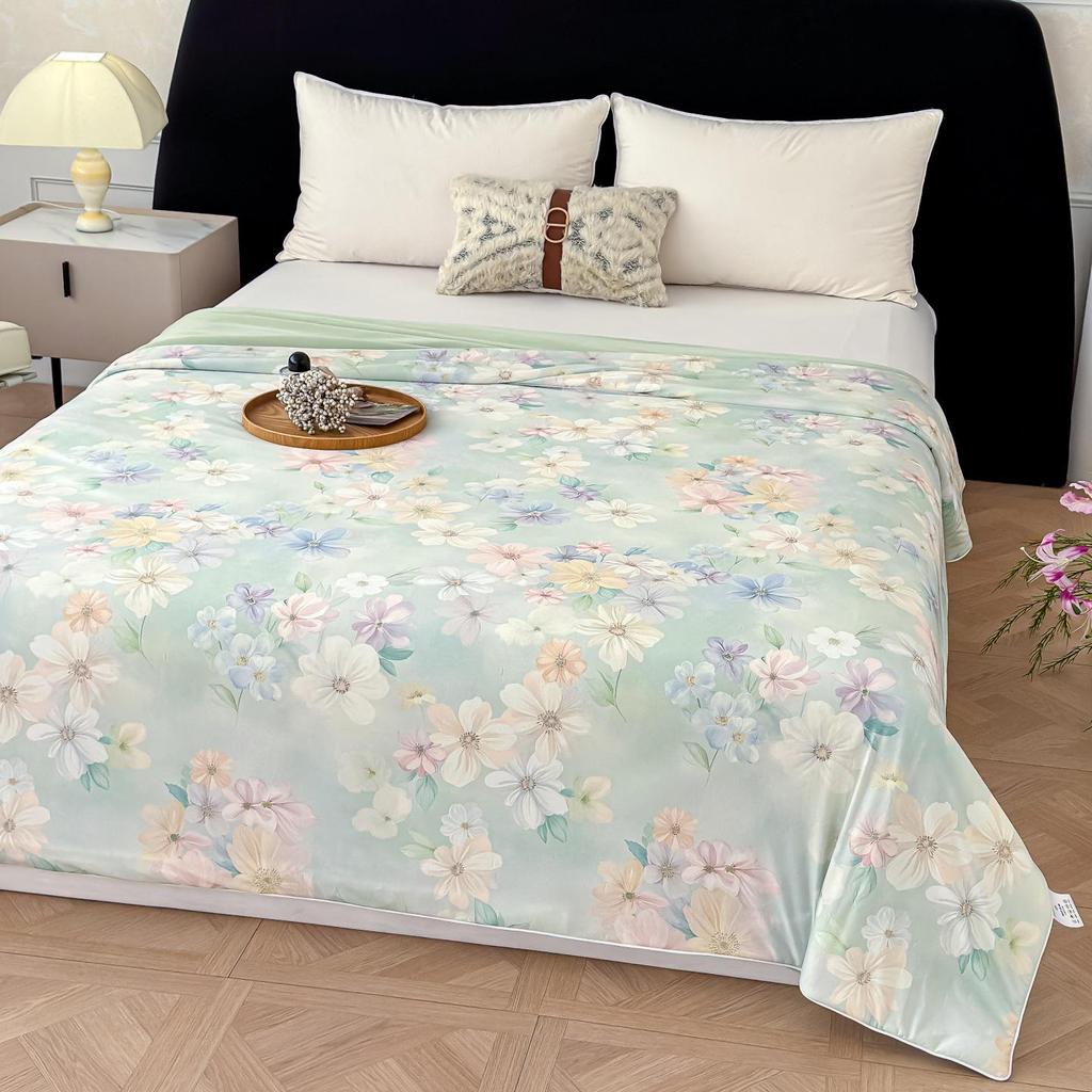 Cool Silk Summer Quilt: Lightweight, Breathable, Ideal for Home or Dorm Use