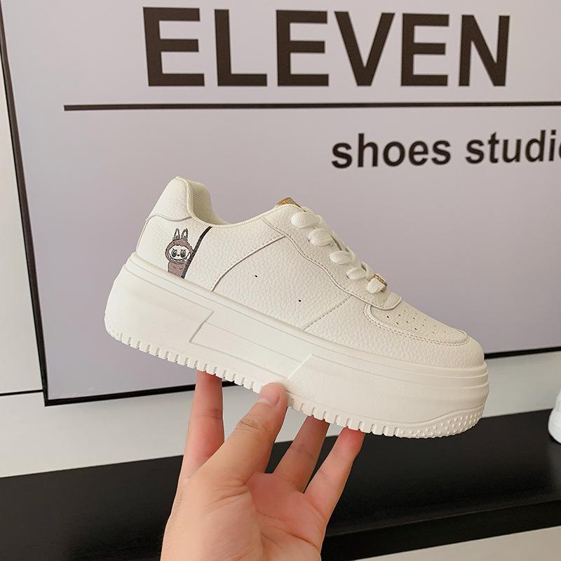 Muffin thick-soled cartoon little white shoes women's 2025 autumn new fashionable versatile, light and comfortable trendy casual board shoes