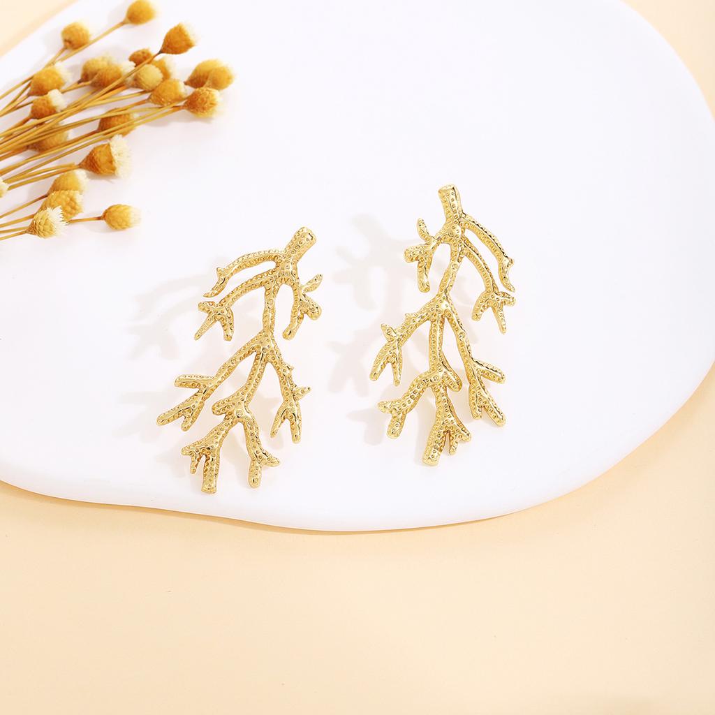 Spiral Maple Leaf Love Hollow Irregular Earrings, Heavy Industry Advanced Sense Metal Style Fashion Temperament Earrings