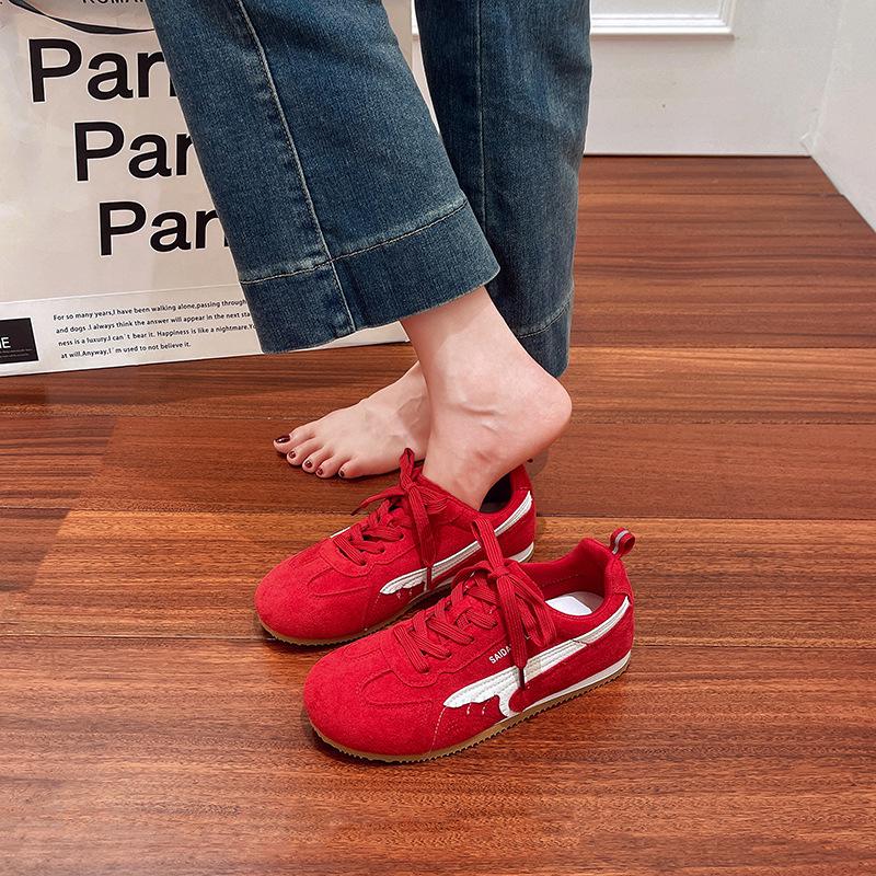 

Красные женские новые весенние ретро туфли на внутренней платформе, повседневная спортивная обувь для ежедневных поездок на работу 40 красный