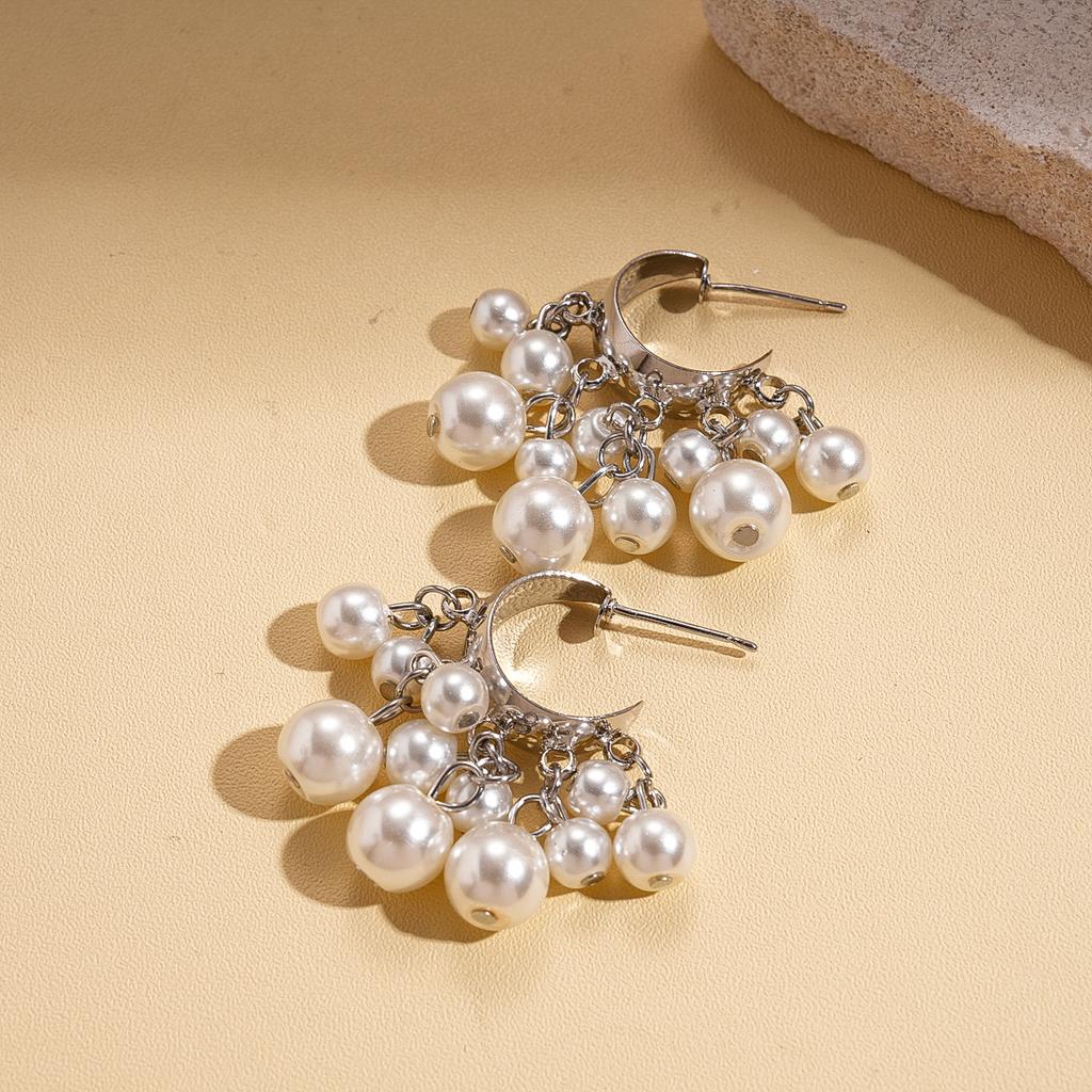Wind imitation pearl geometric C-shaped fringed silver needle earrings cold wind niche earrings