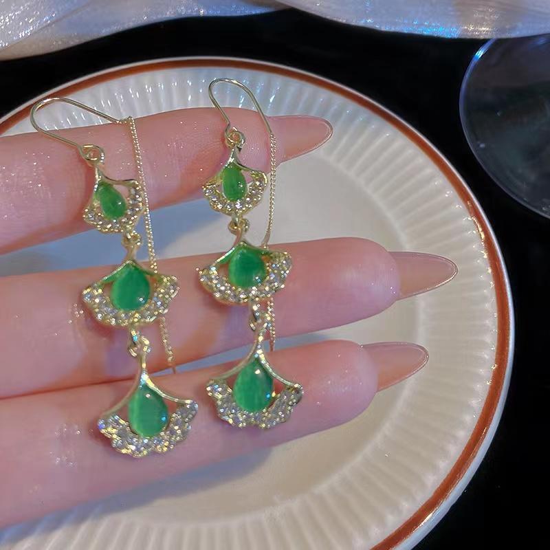 Summer Green Flower Fashionable and Elegant Earrings Temperament Versatile Sweet Stud Earrings Atmospheric Fresh Earrings