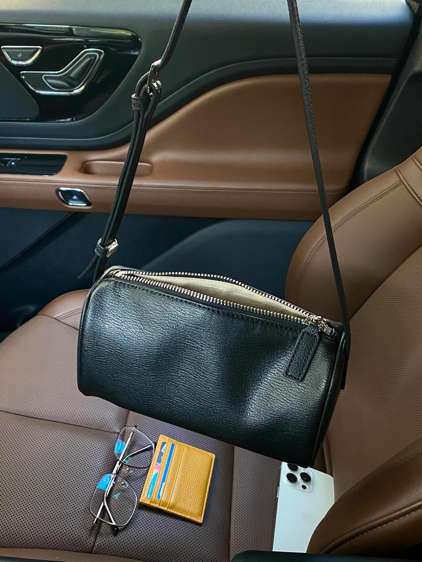 

A Niche Design Retro and Simple Texture Handbag Versatile Texture Underarm Bag and Pillow Bag чорний