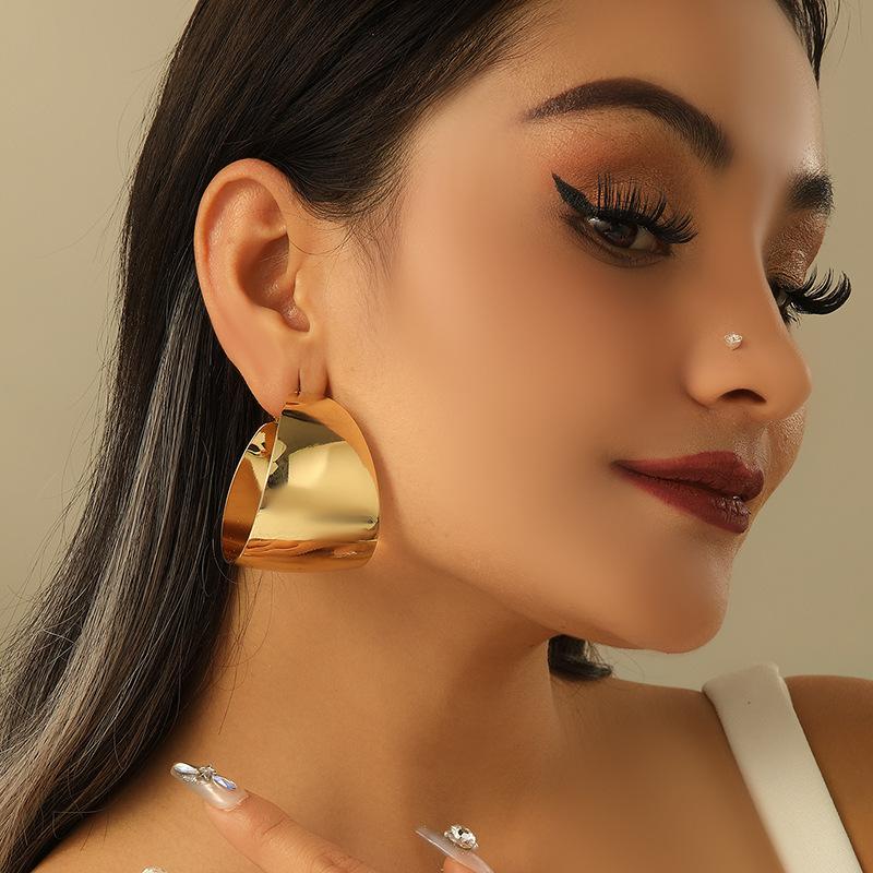 Chic Huggie Hollow Gold Color Hoop Earrings for Women Trendy Female Wide Circle Punk Smooth Earrings Statement Jewelry