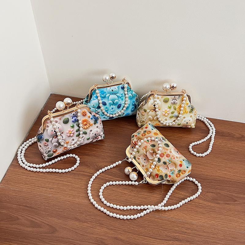 Cartoon printed bag women's 2025 new clip bag light shoulder commuter bag fashionable sweet fresh messenger bag