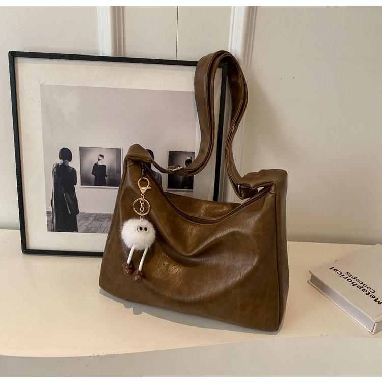 

High-end bag women s large-capacity autumn and winter new trendy fashion shoulder messenger bag women s niche commuting no pendant