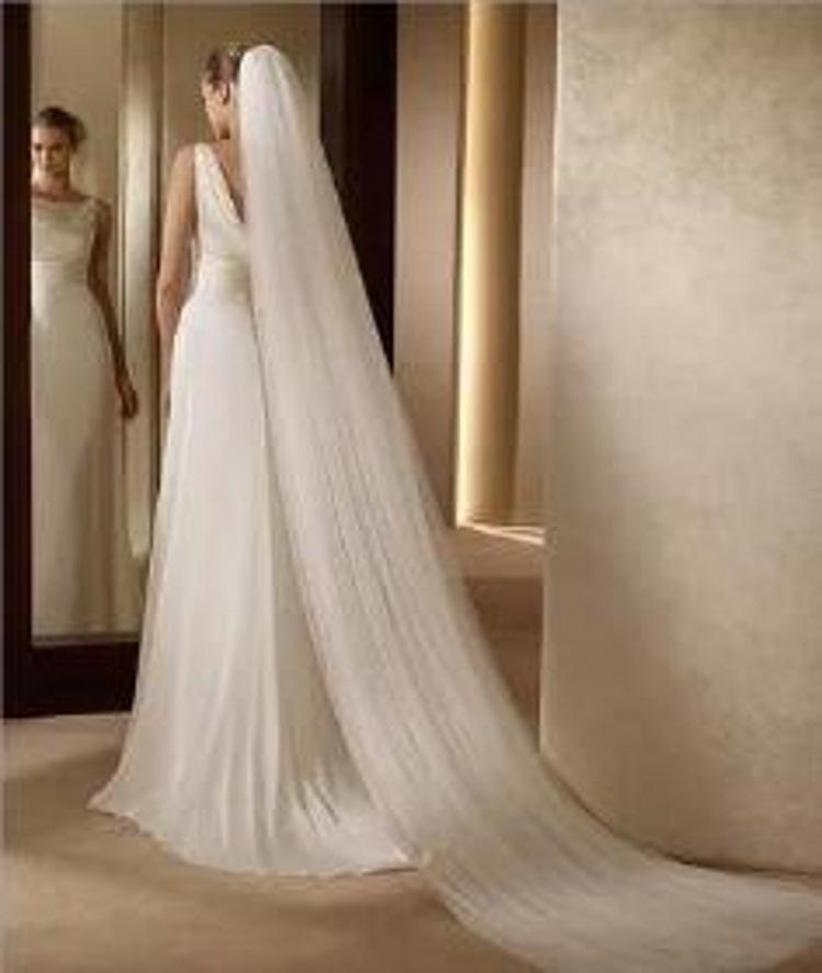 Elegant Single Layer Long Train Wedding Veil with Iron Comb