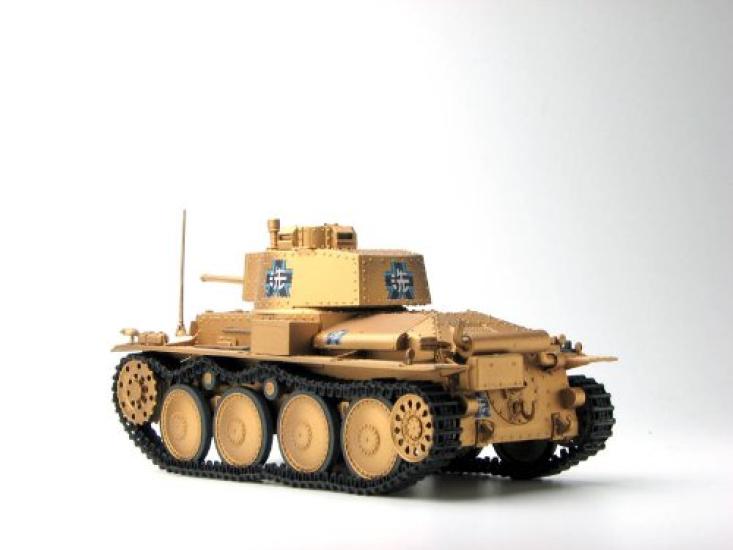 Platts Girls Panzer 38 Tank Team Ver Scale Plastic Model & (t) Kame-san 1/35
