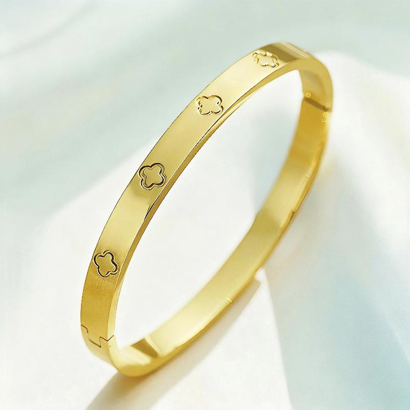 Women's Titanium Steel Four-Leaf Clover Bracelet - Elegant, Non-Fading, Fashionable Stainless Steel Jewelry