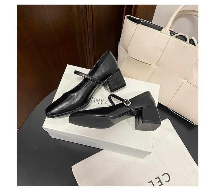 

Cowhide version of small black shoes women s 2025 autumn new French square head thick heel single shoes one-word buckle Mary Jane women s shoes 40 чёрный