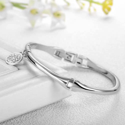 Simple and cute 4-piece women's watch and bangle set with analog display, waterproof, popular, stylish silver watch, perfect as a gift for birthdays,