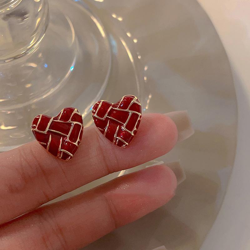 Boucles d'oreilles de luxe tendance 2024 accrocheuses pour femmes: Boucles d'oreilles à clous tendance et polyvalentes pour l'automne et l'hiver